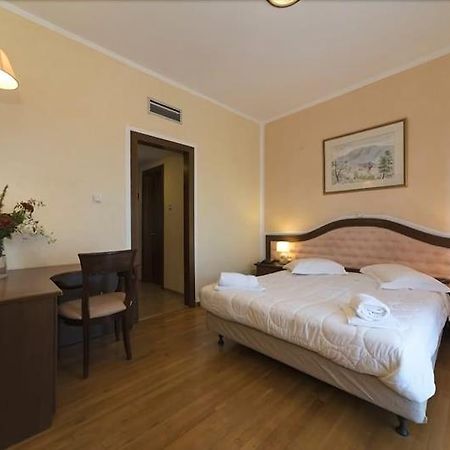 Delphi Palace Екстериор снимка